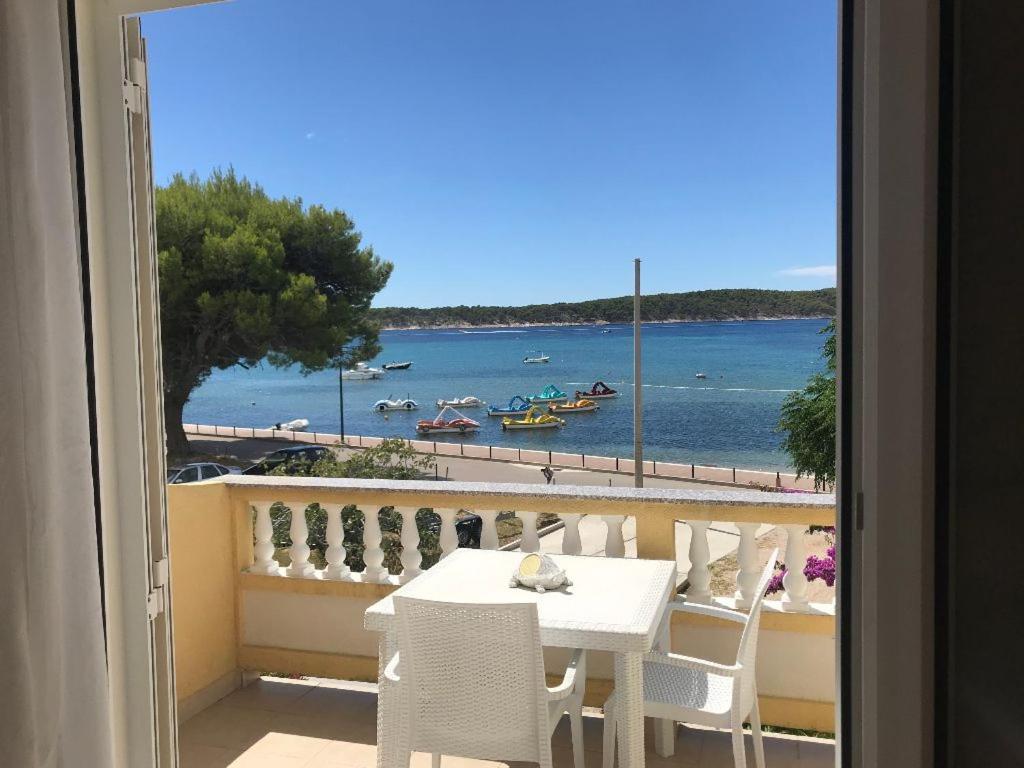 Apartments And Rooms Villa Luci Barbat na Rabu Exteriör bild