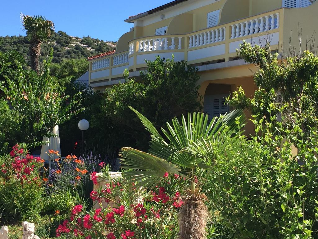 Apartments And Rooms Villa Luci Barbat na Rabu Exteriör bild